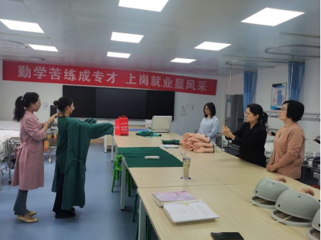 护理系外科课程组开展集体备课 第 1 张