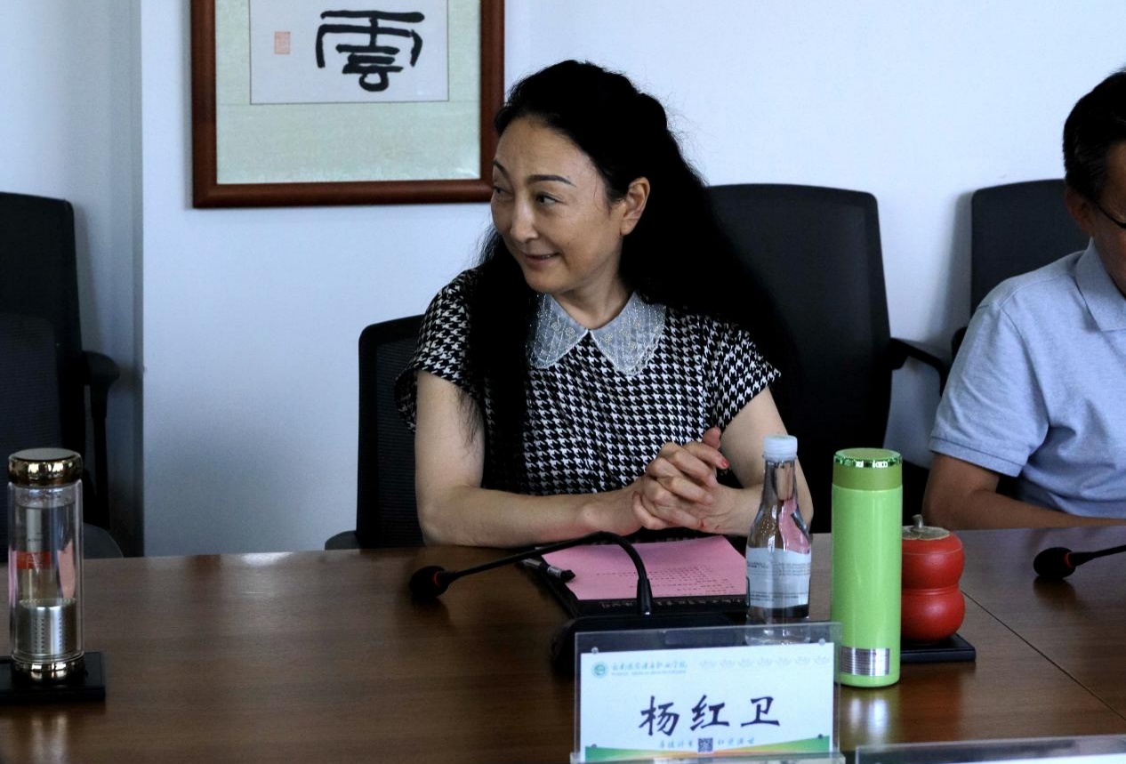bat365官方网站与云南皮肤病医院共建实践教学基地 签约仪式在我校隆重举行 第 6 张 bat365官方网站与云南皮肤病医院共建实践教学基地 签约仪式在我校隆重举行 第 6 张