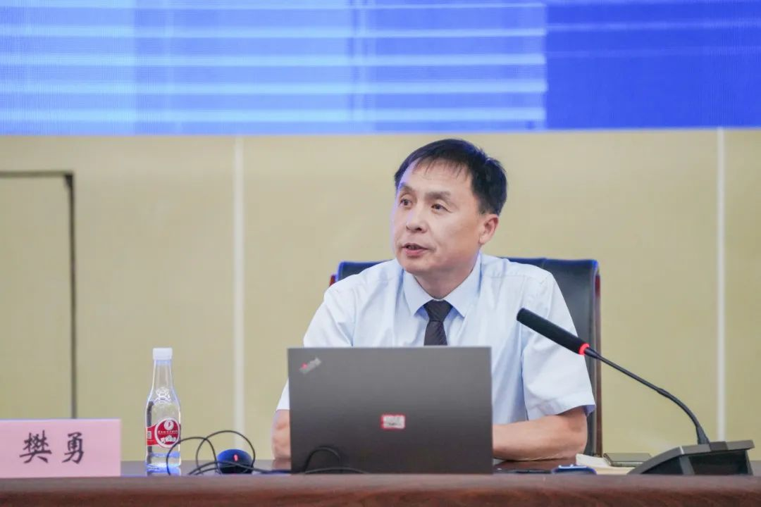 树师德 铸师魂 正师风 bat365官方网站开展师德师风集中学习教育专题培训会 第 4 张 树师德 铸师魂 正师风 bat365官方网站开展师德师风集中学习教育专题培训会 第 4 张