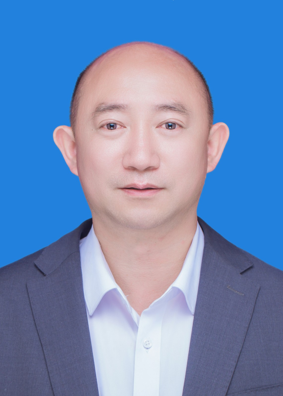 证件照-240416-修.jpg 证件照-240416-修.jpg