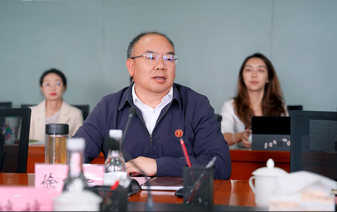 wps_doc_2.png 校地互动,多向赋能 ——财会金融学院与安宁市工商业联合会 共建“安宁市民营企业案例库建设基地”项目签约揭牌顺利举行 第 2 张