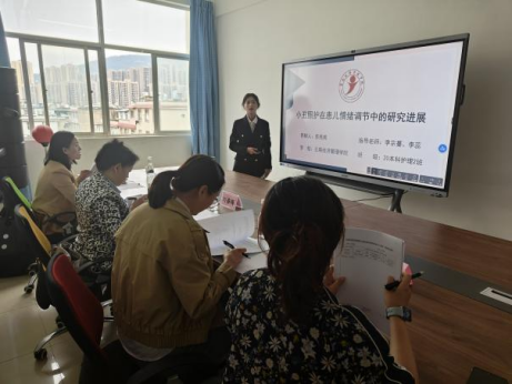 严把论文质量关,上好“最后一课” —护理学、助产学专业2024届本科生毕业论文答辩工作圆满落幕 第 8 张 严把论文质量关,上好“最后一课” —护理学、助产学专业2024届本科生毕业论文答辩工作圆满落幕 第 8 张