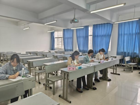 严把论文质量关,上好“最后一课” —护理学、助产学专业2024届本科生毕业论文答辩工作圆满落幕 第 11 张 严把论文质量关,上好“最后一课” —护理学、助产学专业2024届本科生毕业论文答辩工作圆满落幕 第 11 张