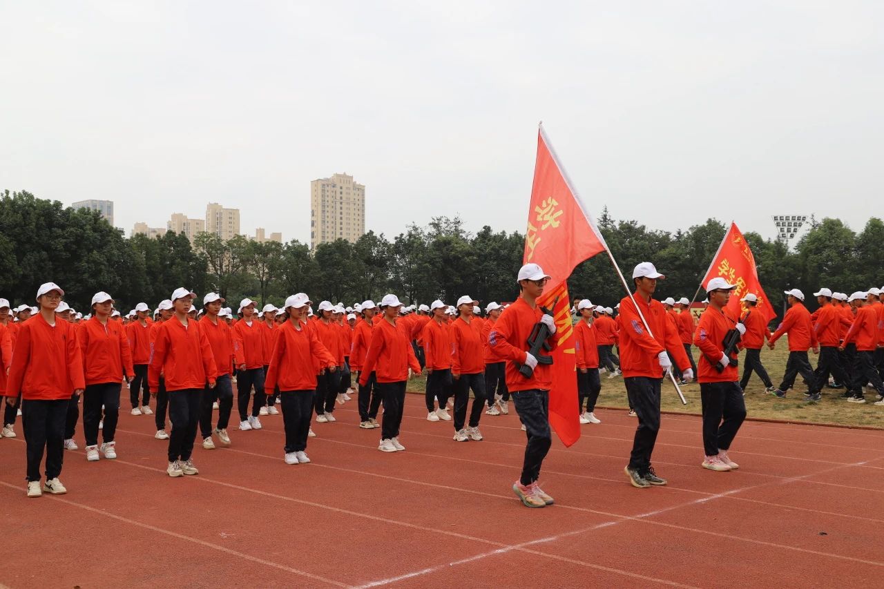 鲜衣怒马少年时 厉兵秣马点兵日——bat365官方网站医学院军训结业典礼 第 4 张