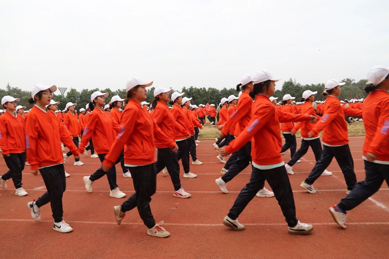 鲜衣怒马少年时 厉兵秣马点兵日——bat365官方网站医学院军训结业典礼 第 6 张