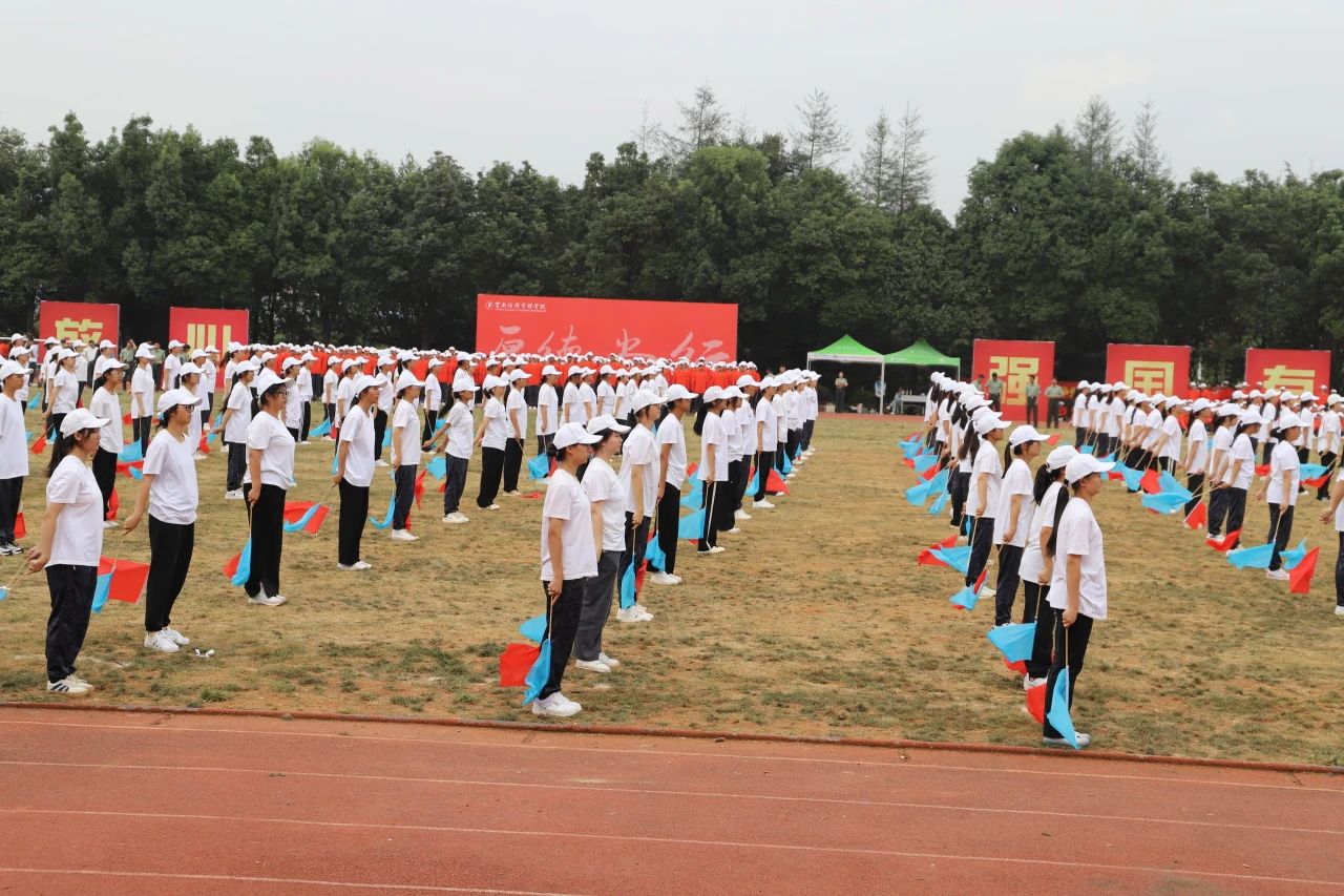 鲜衣怒马少年时 厉兵秣马点兵日——bat365官方网站医学院军训结业典礼 第 10 张