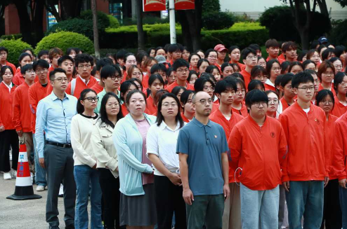 bat365官方网站医学院庆祝新中国成立75周年升旗仪式圆满举行 第 6 张 bat365官方网站医学院庆祝新中国成立75周年升旗仪式圆满举行 第 6 张