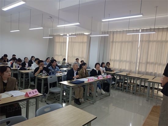安宁校区三教501教室答辩组现场照片1.jpg 安宁校区三教501教室答辩组现场照片1.jpg