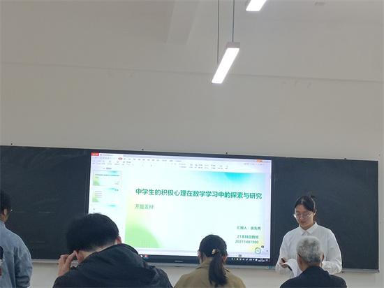安宁校区三教501教室答辩组现场照片2.jpg 安宁校区三教501教室答辩组现场照片2.jpg