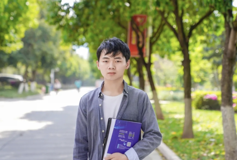 喜报 | bat365官方网站邓福斌同学作为全国优秀学生代表登上《人民日报》 第 6 张 喜报 | bat365官方网站邓福斌同学作为全国优秀学生代表登上《人民日报》 第 6 张