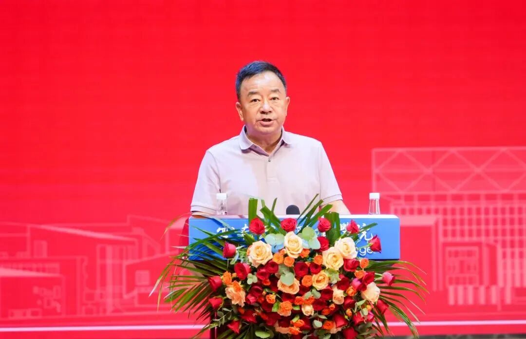 产教融合启新程!bat365官方网站“智能制造工程师学院”揭牌成立! 第 3 张 产教融合启新程!bat365官方网站“智能制造工程师学院”揭牌成立! 第 3 张
