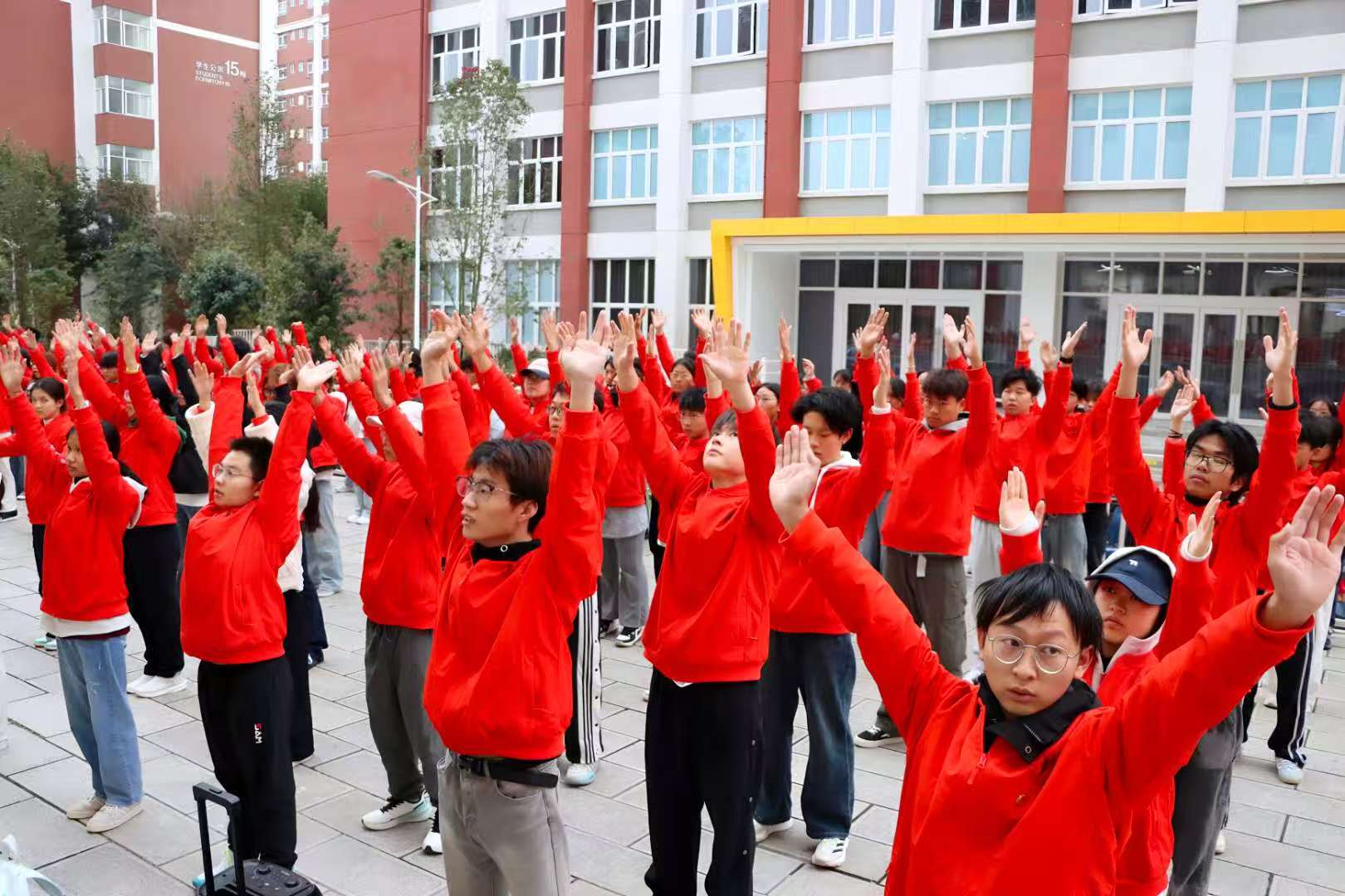 早训八段锦 健康留吾身——bat365官方网站医学院开展八段锦集体活动 第 6 张