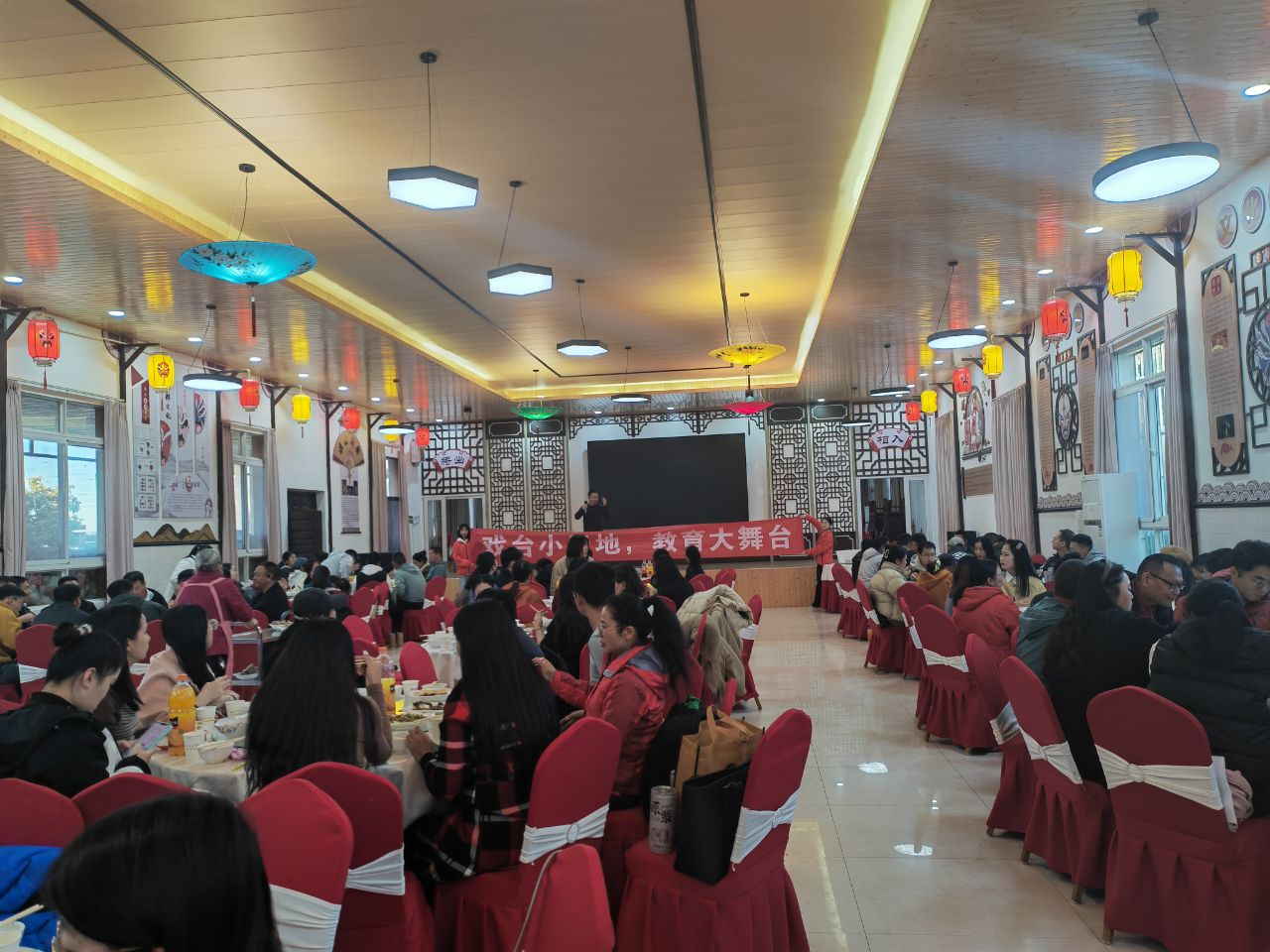 凝心聚力促发展,立足岗位做贡献——深入学习贯彻党的二十届三中全会精神推动专业建设高质量发展主题党日活动 第 2 张 凝心聚力促发展,立足岗位做贡献——深入学习贯彻党的二十届三中全会精神推动专业建设高质量发展主题党日活动 第 2 张