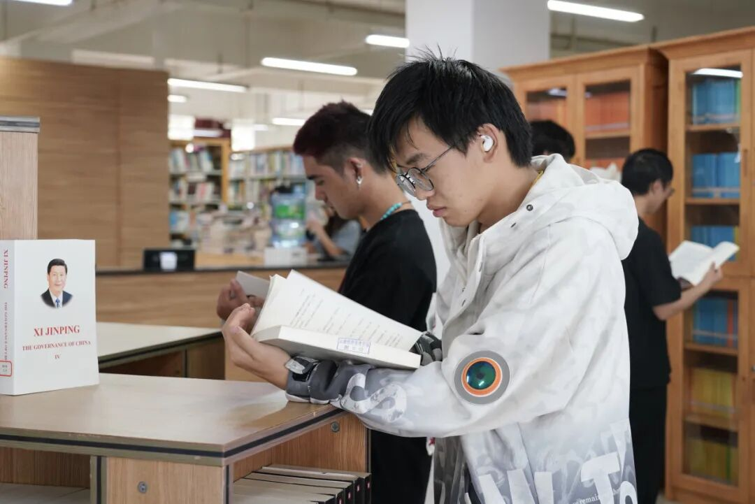 bat365官方网站举行2026年全民阅读活动周(阅读昆明)启动仪式 第 15 张 bat365官方网站举行2026年全民阅读活动周(阅读昆明)启动仪式 第 15 张