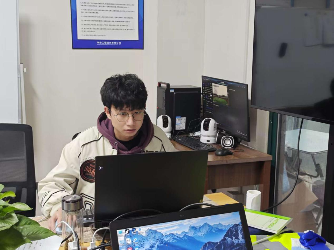 杨德隐.png