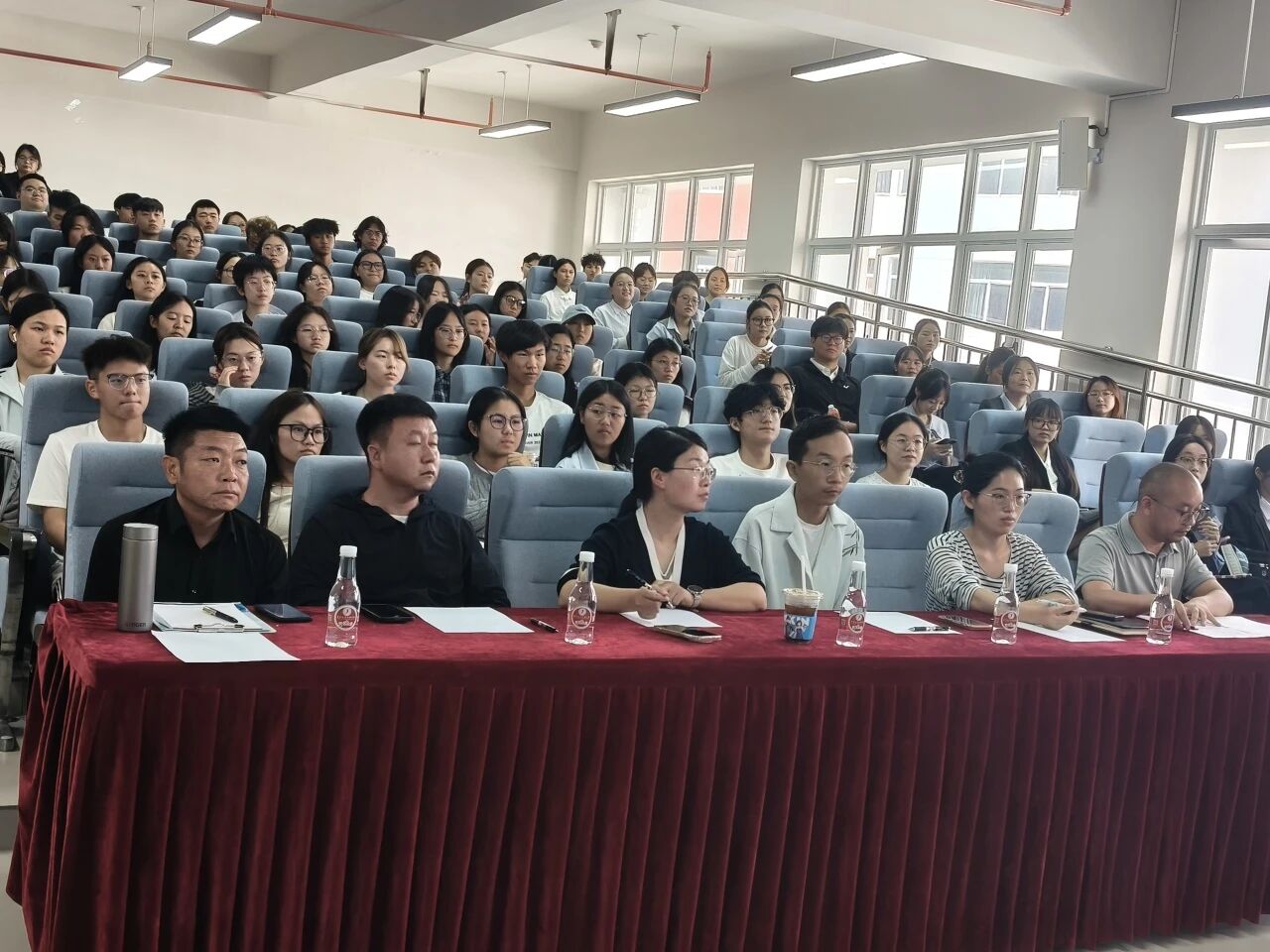 微信图片_2026-10-08_175146_718.jpg bat365官方网站医学院举办2026年国家奖学金、省政府奖学金现场答辩会 第 1 张